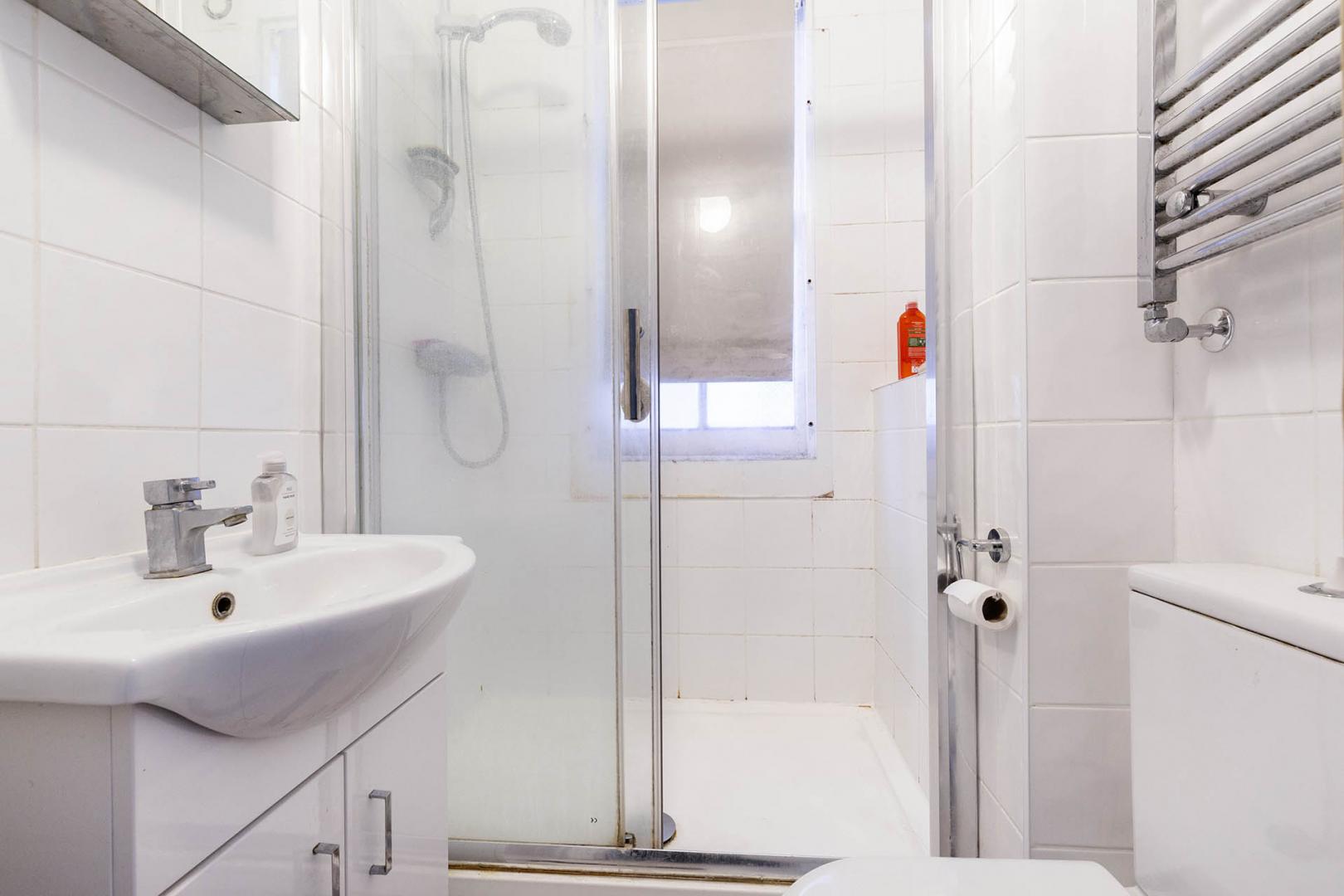 Modern Apartment Grosvenor Gardens, Willesden Green